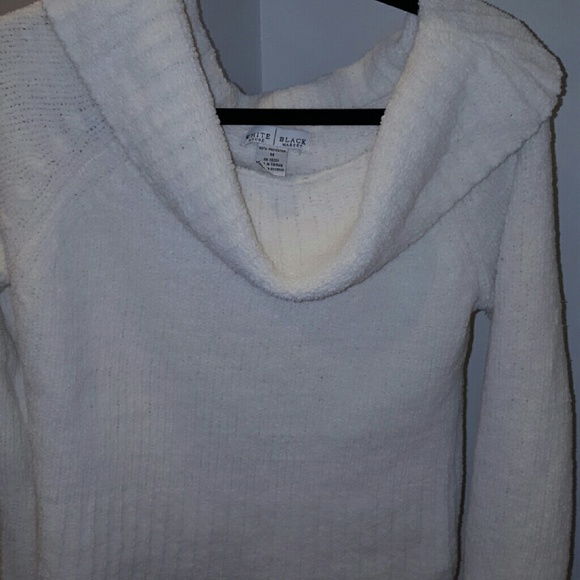 Sweater, belts and stiletto - Picture 1 of 4