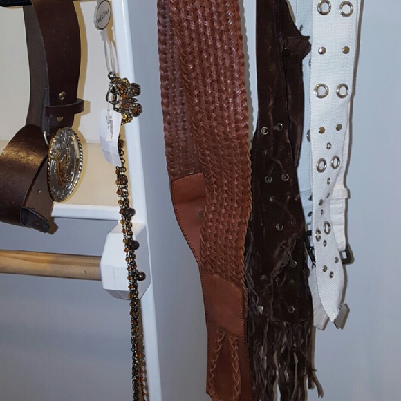 Sweater, belts and stiletto - Picture 2 of 4