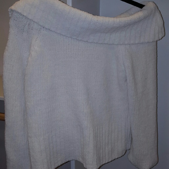 Sweater, belts and stiletto - Picture 3 of 4