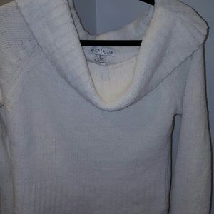 Sweater, belts and stiletto