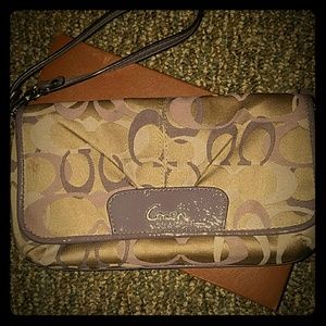 Beautiful Coach wristlet