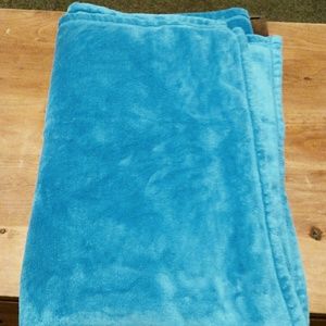 Large Fuzzy Blanket