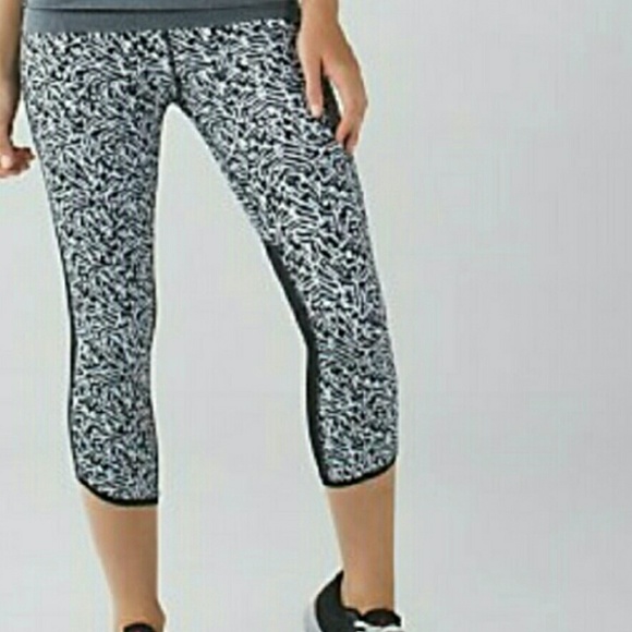 NWT lululemon pace pusher crop with mesh - Picture 1 of 4