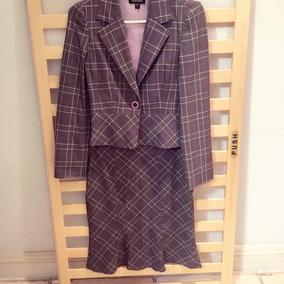 💜Bebe one button suit w/ A-line flair skirt combo - Picture 4 of 4