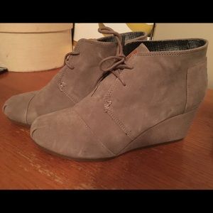 TOMS Combat Wedge Boots. NBW.