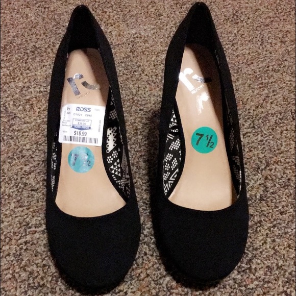 Black wedges