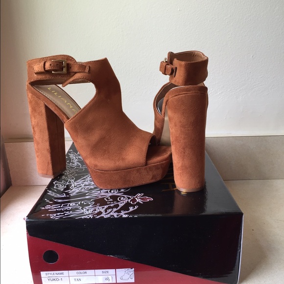 Camel stacked peep toe heels 💕2day sale💕💕💕 - Picture 2 of 3