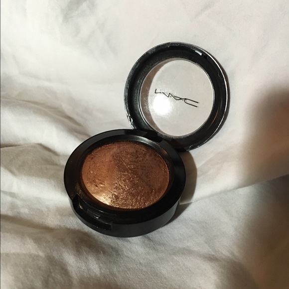 MAC Eye Shadow "Noble" Mineralize