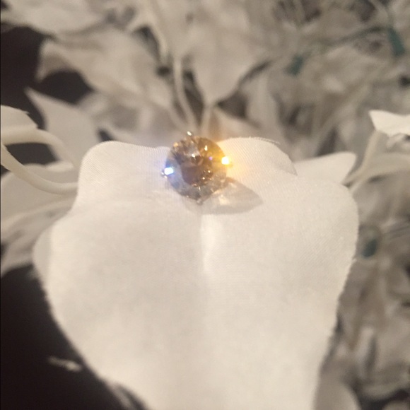 Swarovski Chrystal Golden Shadow stud earrings - Picture 2 of 4