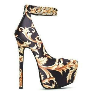 Scene floral print stilettos. nwot