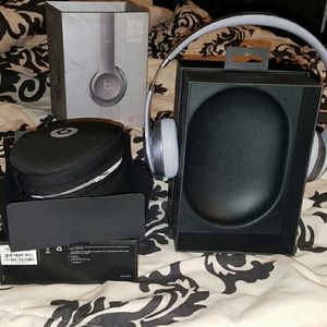 Beats solo 2. Royal edition stone grey