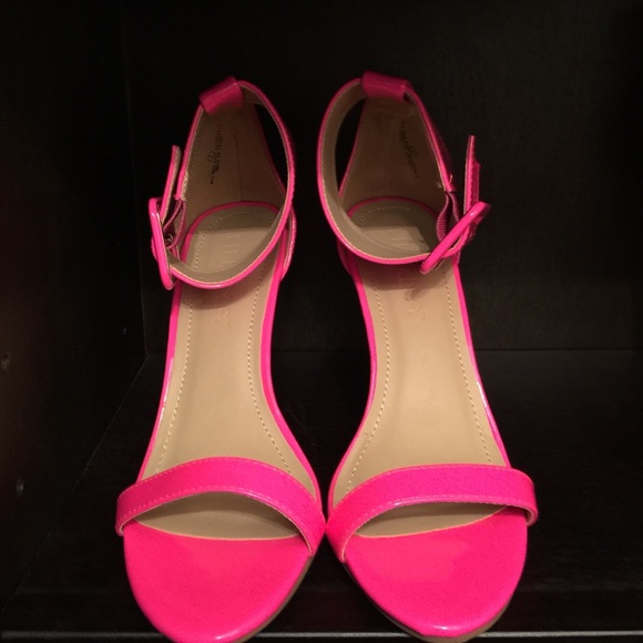 Brand New wedges👌🏼 Hot pink 💞 size:7