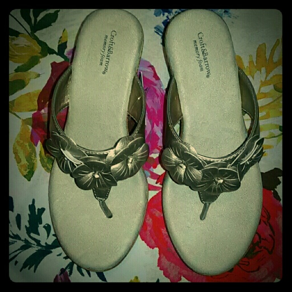 Croftt & Barrow memory foam sandals