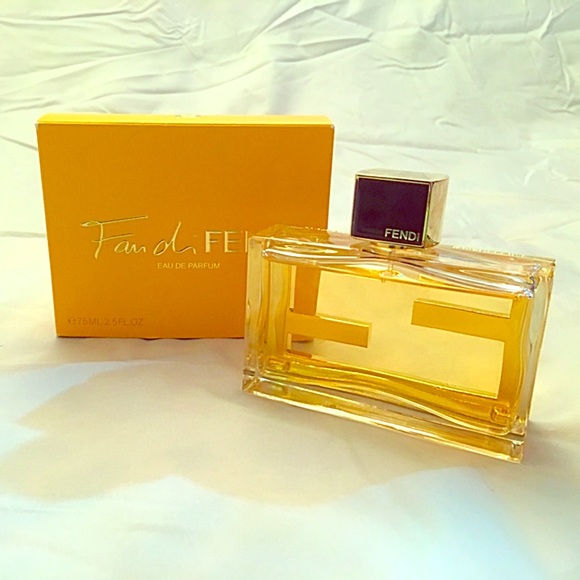 Fendi di Fendi