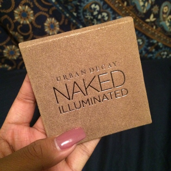 Naked Illuminated Shimmering Powder in "Lit"
