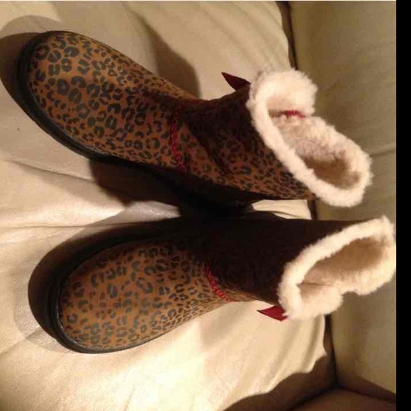 Cheetah Uggs,SIZE 8.SALE! Price goes up tomorrow - Picture 2 of 3