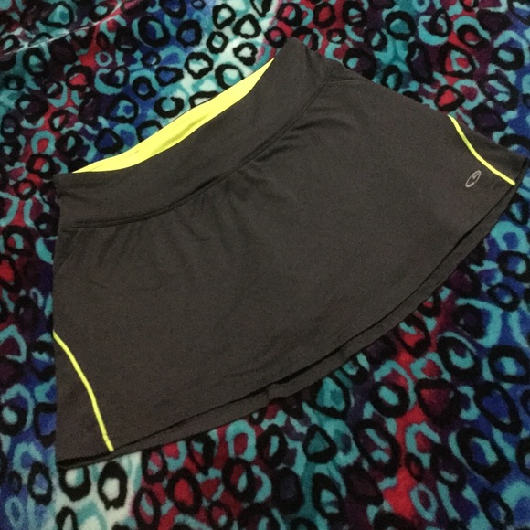 🌺EUC Grey & Chartreuse Champion Skorts