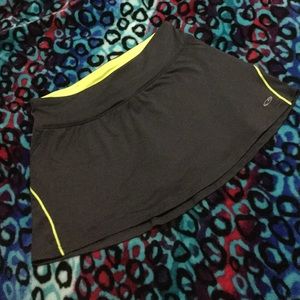 🌺EUC Grey & Chartreuse Champion Skorts