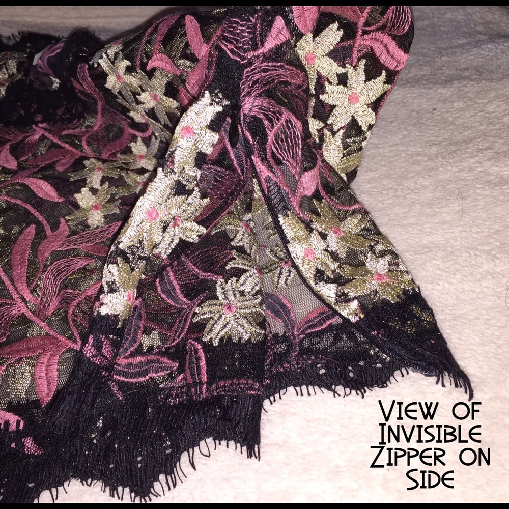 Metallic Embroidered Lace Crop Top - Picture 2 of 7