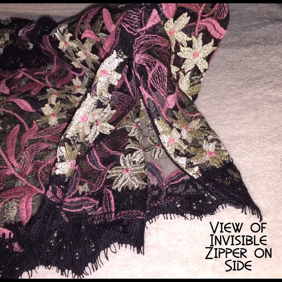 Metallic Embroidered Lace Crop Top - Picture 2 of 7