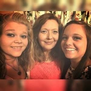 Meet your Posher, Chloe