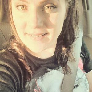 Meet your Posher, Mirrissa