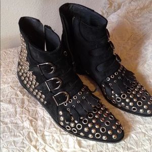 Modern vice studded boots