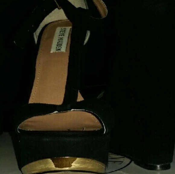 Black Steve Madden Wedge. Worn 1 time - Picture 2 of 4