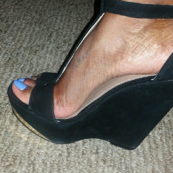 Black Steve Madden Wedge. Worn 1 time - Picture 3 of 4