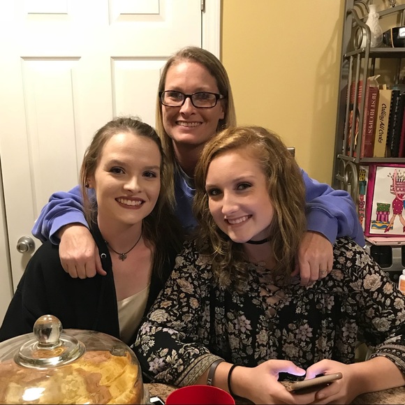 Meet your Posher, Amee - Picture 2 of 8