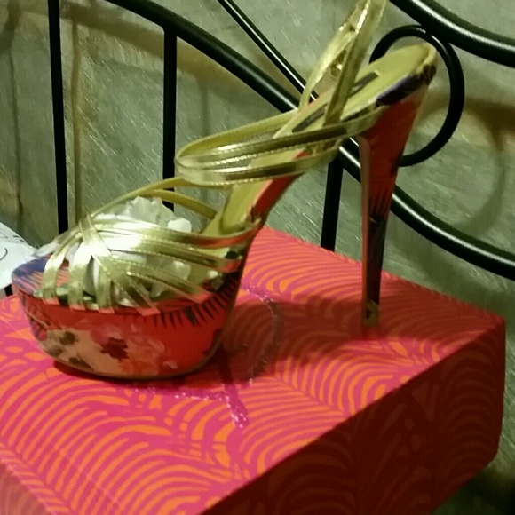 Ladies shoes