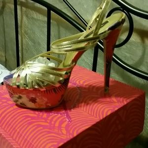 Ladies shoes