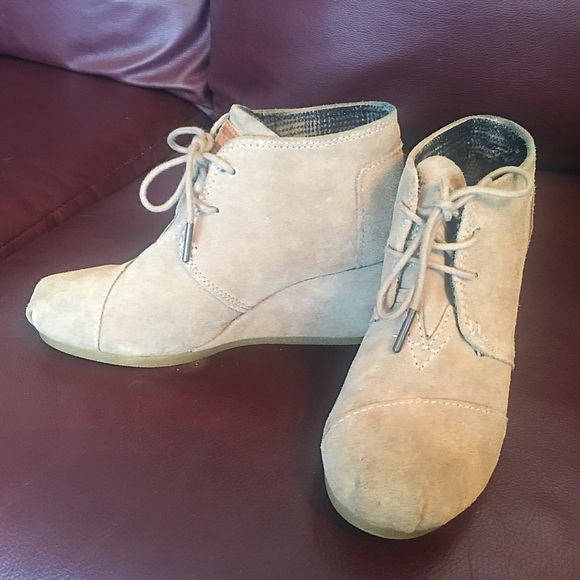 Toms: wedge booties