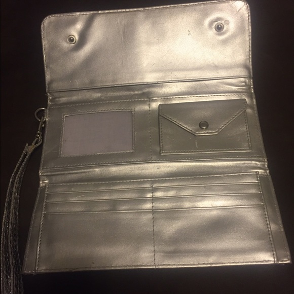 Silver wristlet - Picture 2 of 3