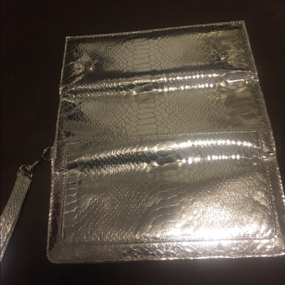 Silver wristlet - Picture 3 of 3