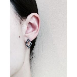 -GEOMETRIC STUDS-