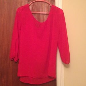 Mid sleeve blouse.