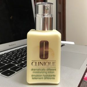 NEW Clinique dramatically different moisturizer