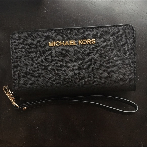 SOLD! Michael Kors Jet Set Wallet