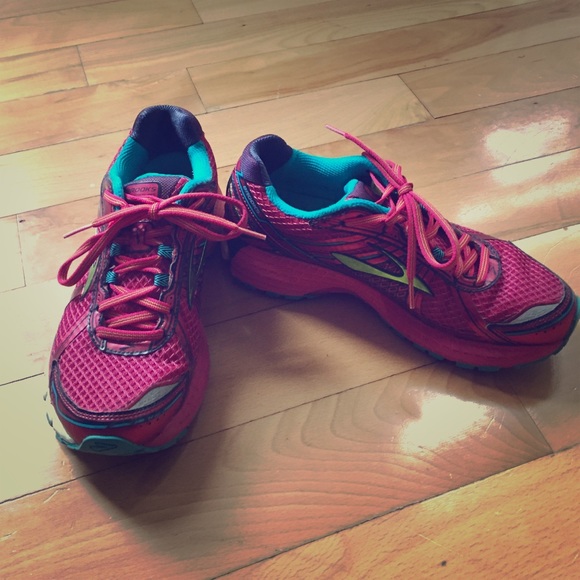 Brooks Adrenalene GTS Running Sneakers size 8