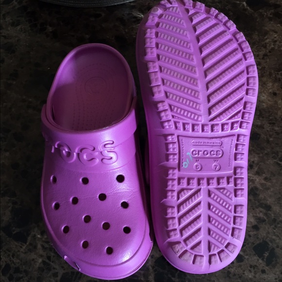 **SOLD**.     CROCS 🐊