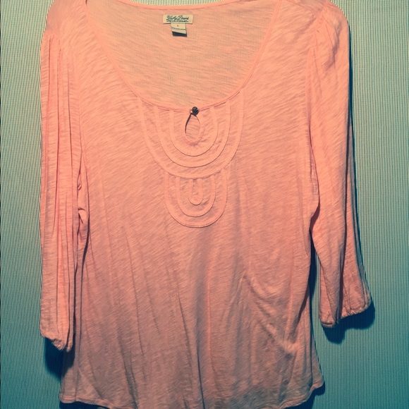 Pale peach light weight ttop