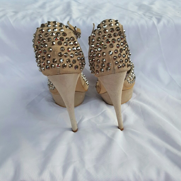 Heels - Picture 2 of 3