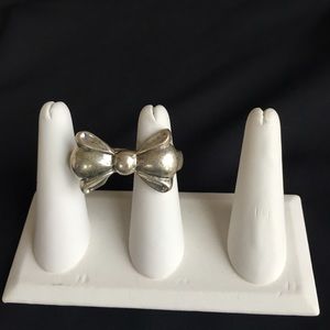Bow double ring
