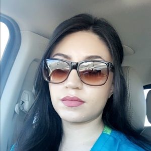 Meet your Posher, Mayra