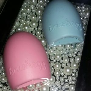 Brush eggs
