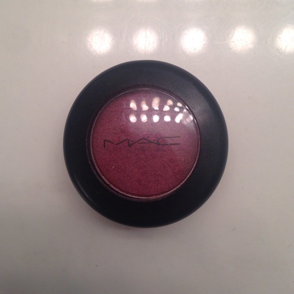 MAC Cranberry eyeshadow