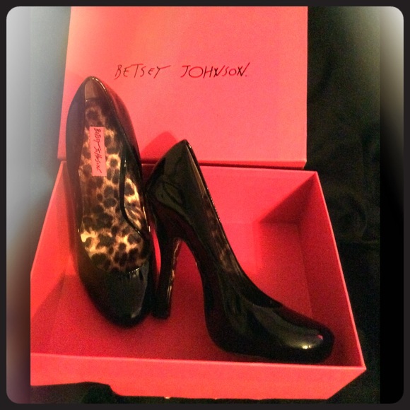 New in box Betsey Johnson heels