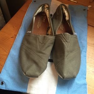 Olive toms never worn