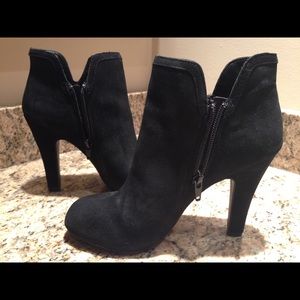 Suede black zip up Gianni Bini heeled booties